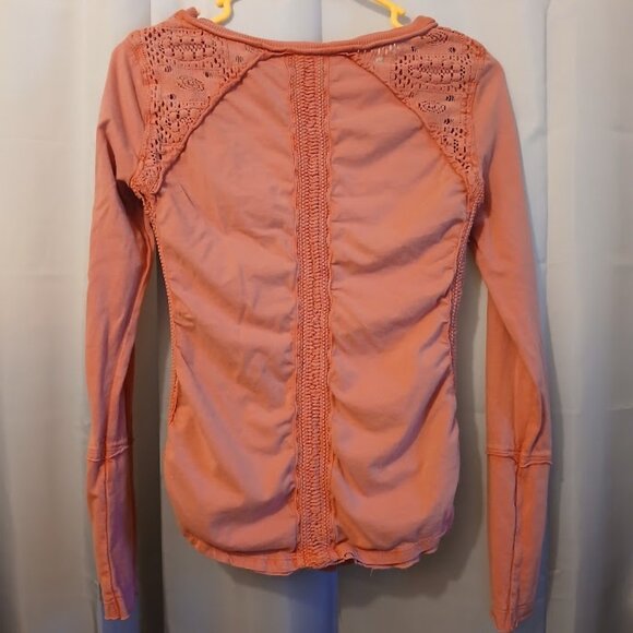 FREE PEOPLE Shell Lace Henley T-shirt Top XS Pink Scoop neck Gold Coast LS - Picture 6 of 10